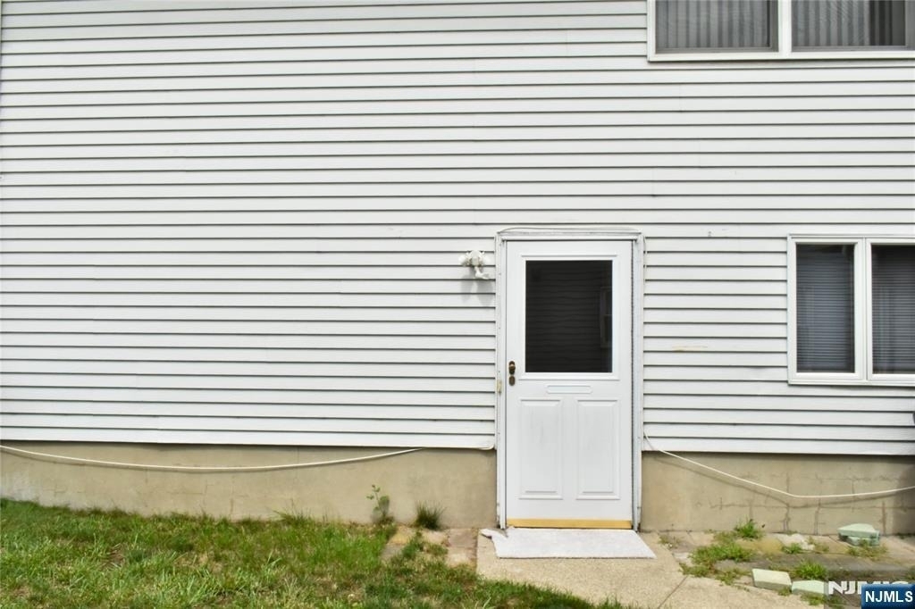 28 Elmhurst - Photo 2
