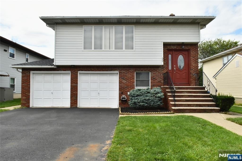 28 Elmhurst - Photo 0