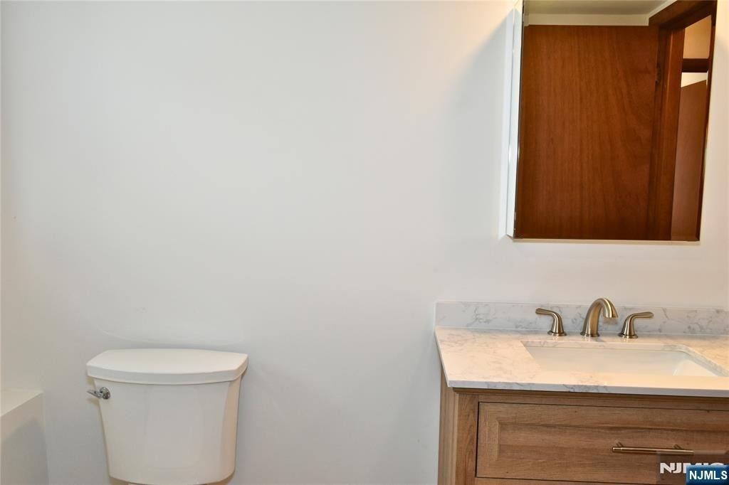 28 Elmhurst - Photo 21