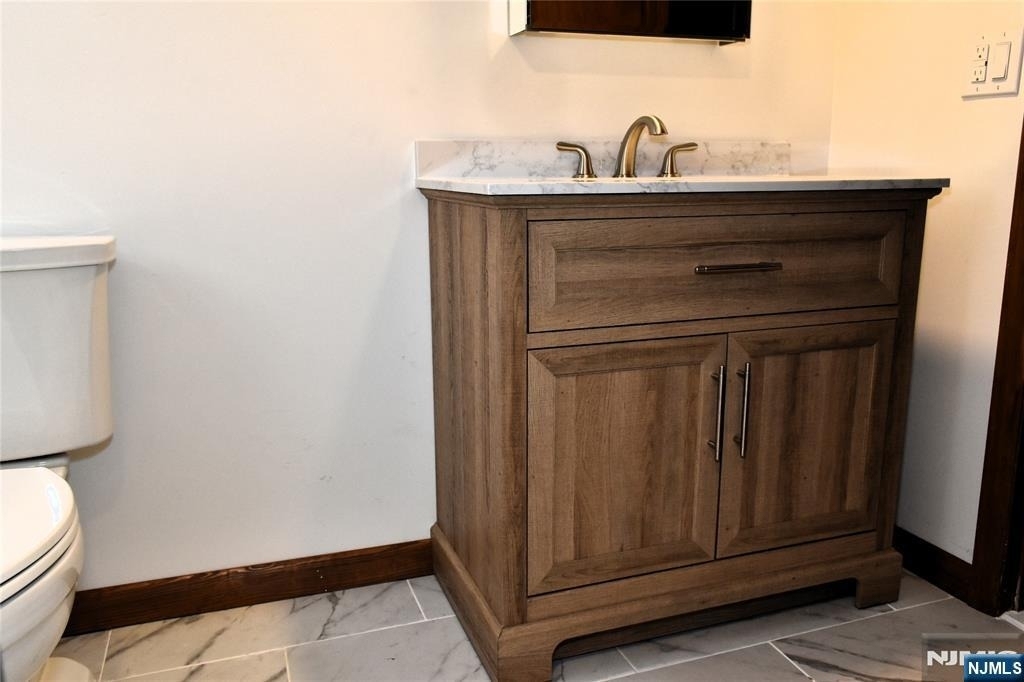 28 Elmhurst - Photo 19
