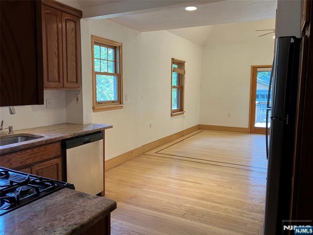 325 Bogert - Photo 8