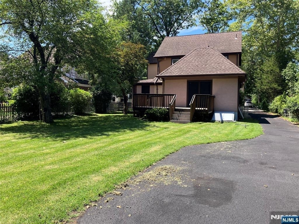 325 Bogert - Photo 17
