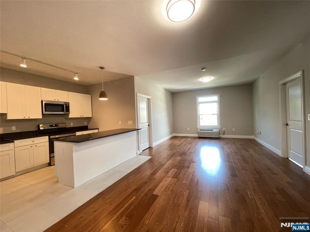 116 Essex - Photo 6