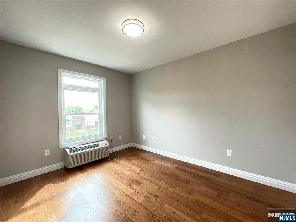 116 Essex - Photo 11