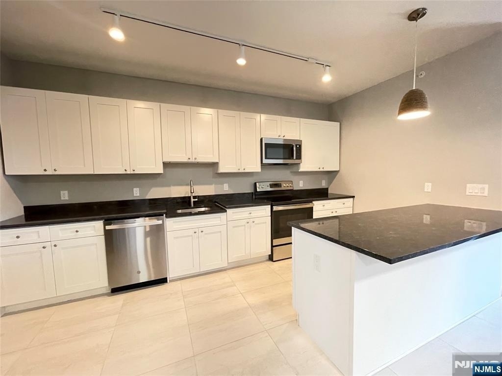 116 Essex - Photo 5