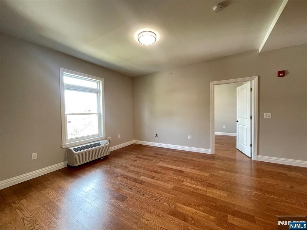 116 Essex - Photo 10