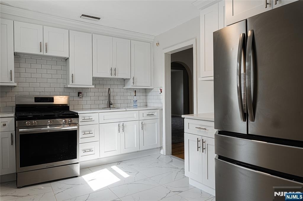 206 1st - Photo 3