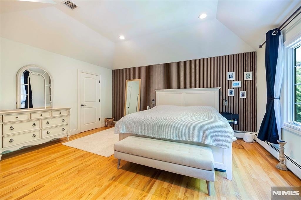 86 George - Photo 19