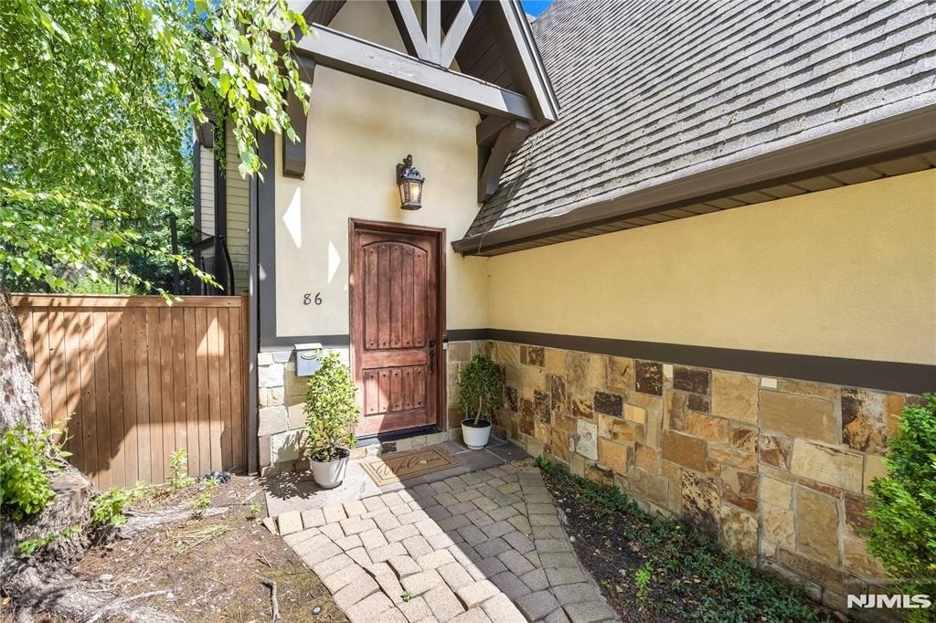 86 George - Photo 38