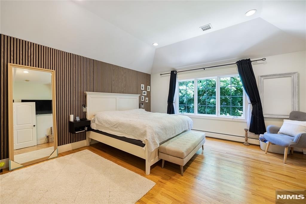 86 George - Photo 18