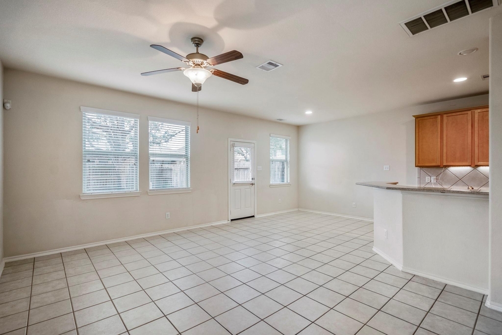 6419 Calgary Woods Lane - Photo 14