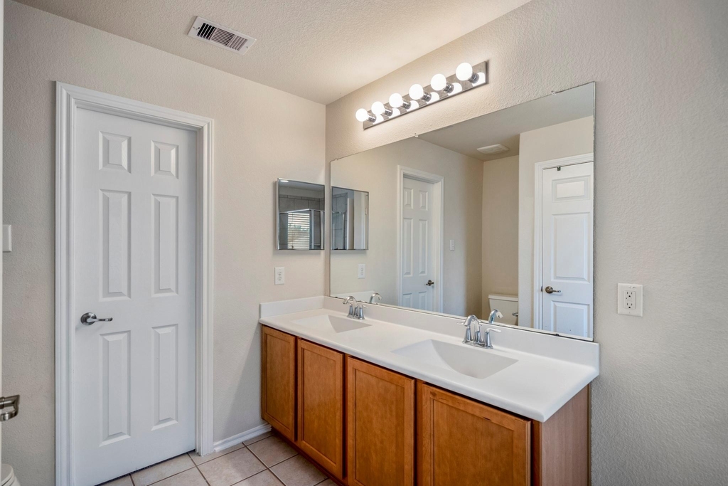 6419 Calgary Woods Lane - Photo 27