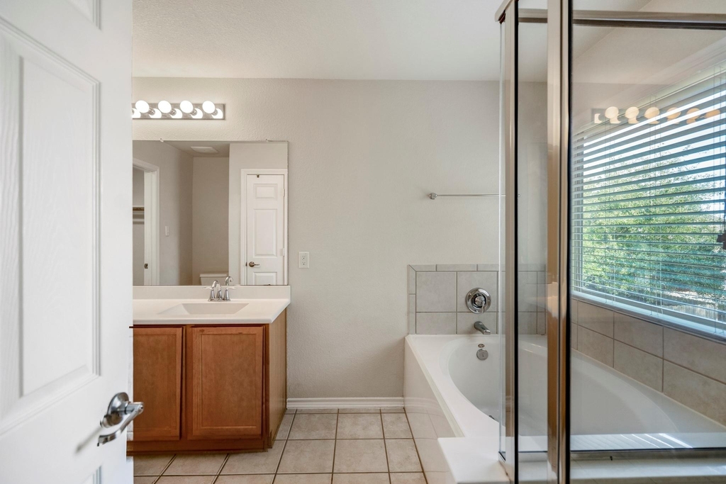 6419 Calgary Woods Lane - Photo 26