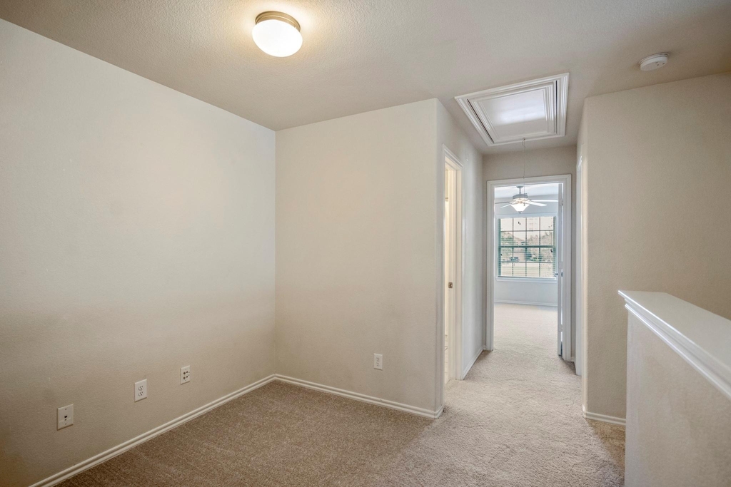 6419 Calgary Woods Lane - Photo 21