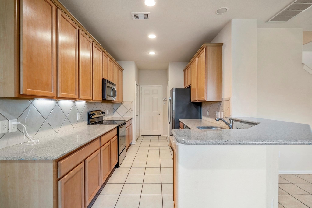 6419 Calgary Woods Lane - Photo 18