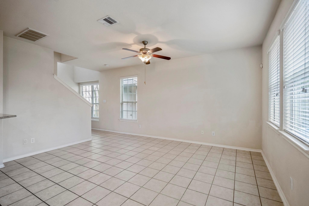 6419 Calgary Woods Lane - Photo 10