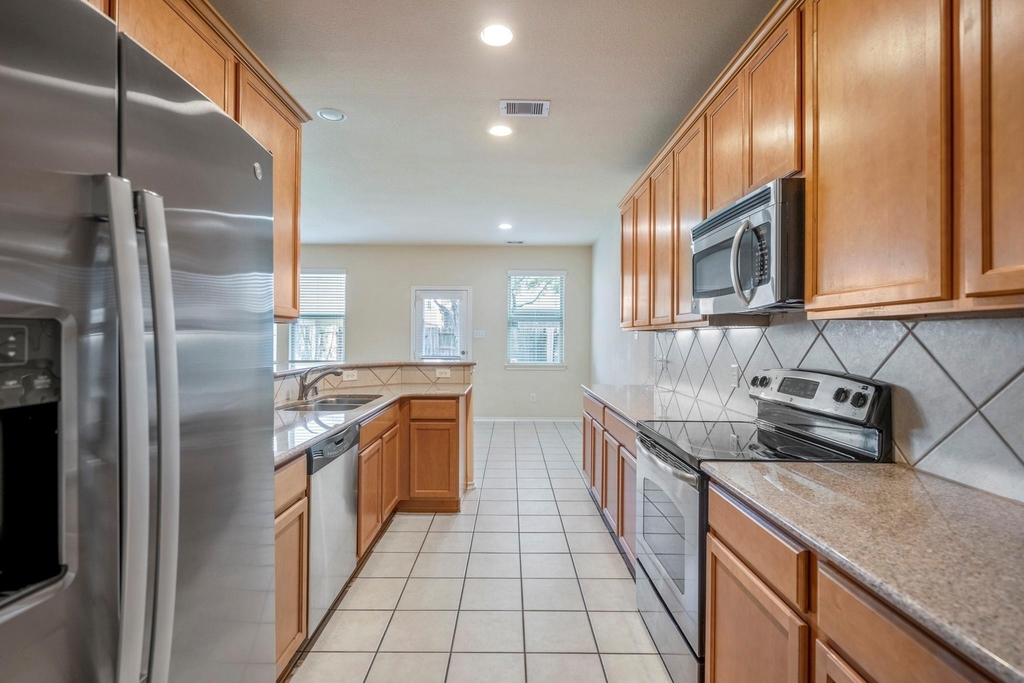 6419 Calgary Woods Lane - Photo 16