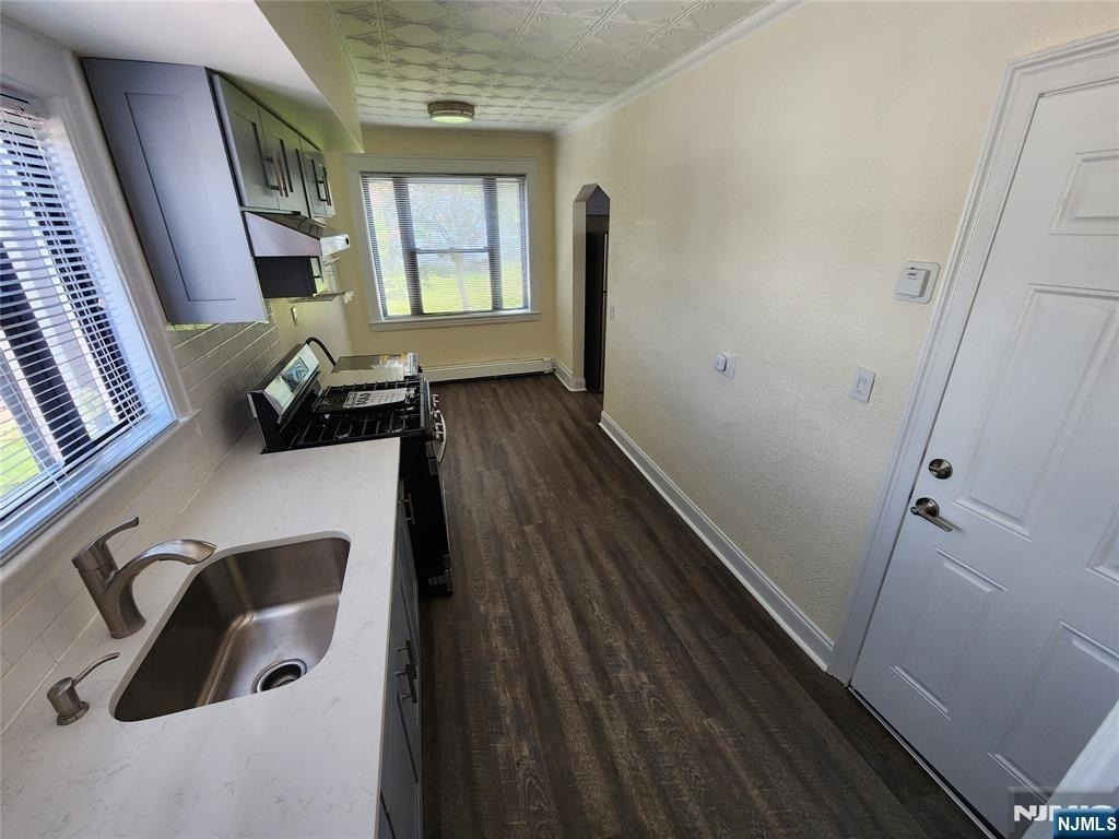 432 Broad - Photo 0