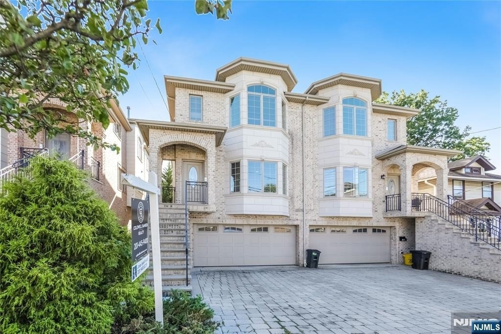 64 W Harwood - Photo 2