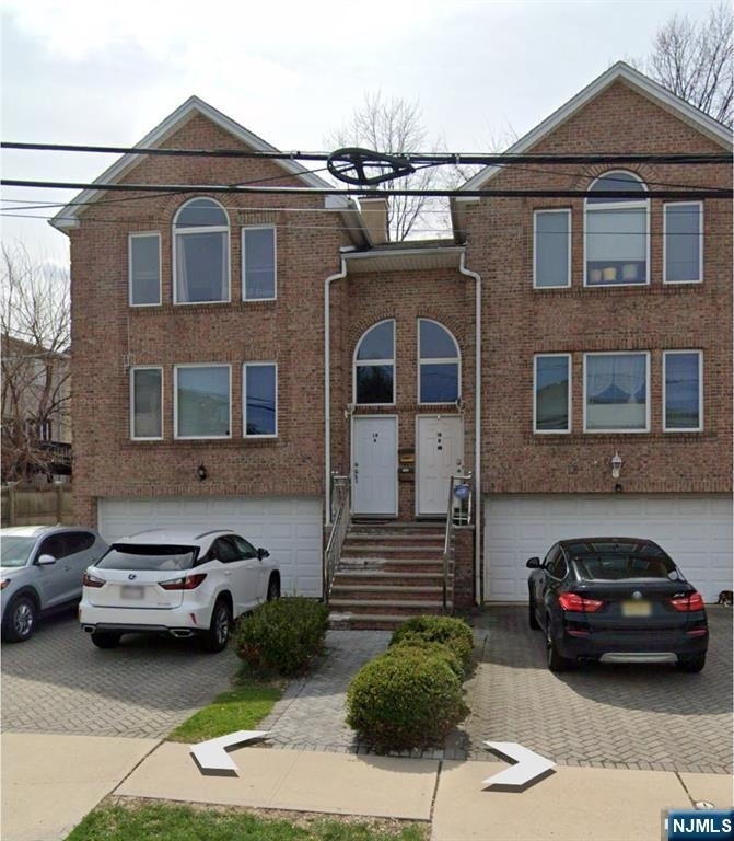 18 E Washington - Photo 0