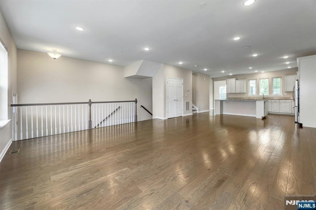 704 Cottonwood - Photo 3
