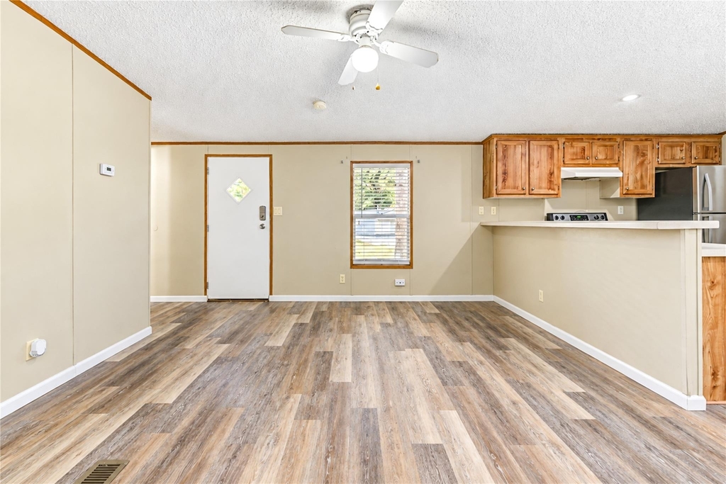 717 Hayman St - Photo 9