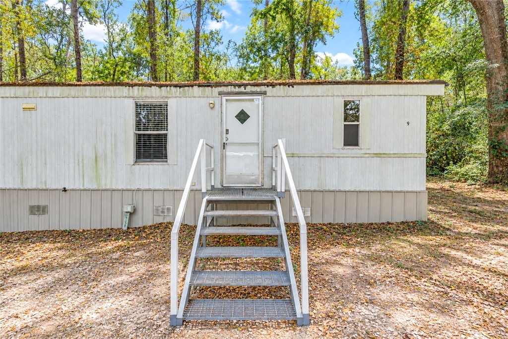 717 Hayman St - Photo 0