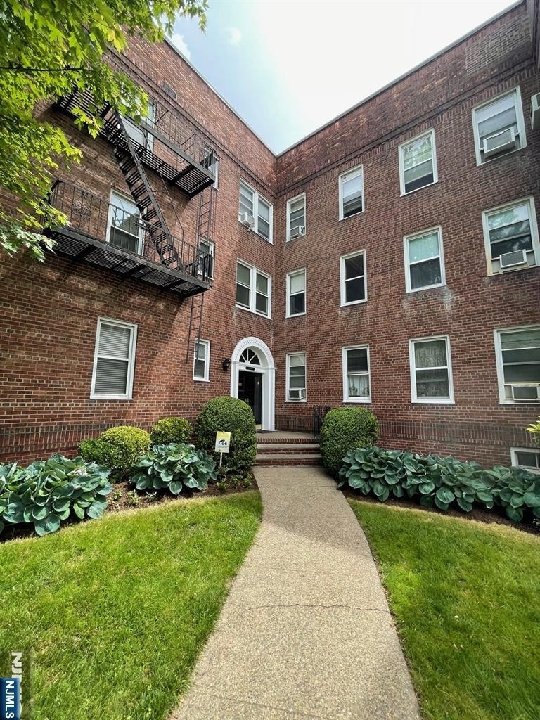 995 Teaneck - Photo 17