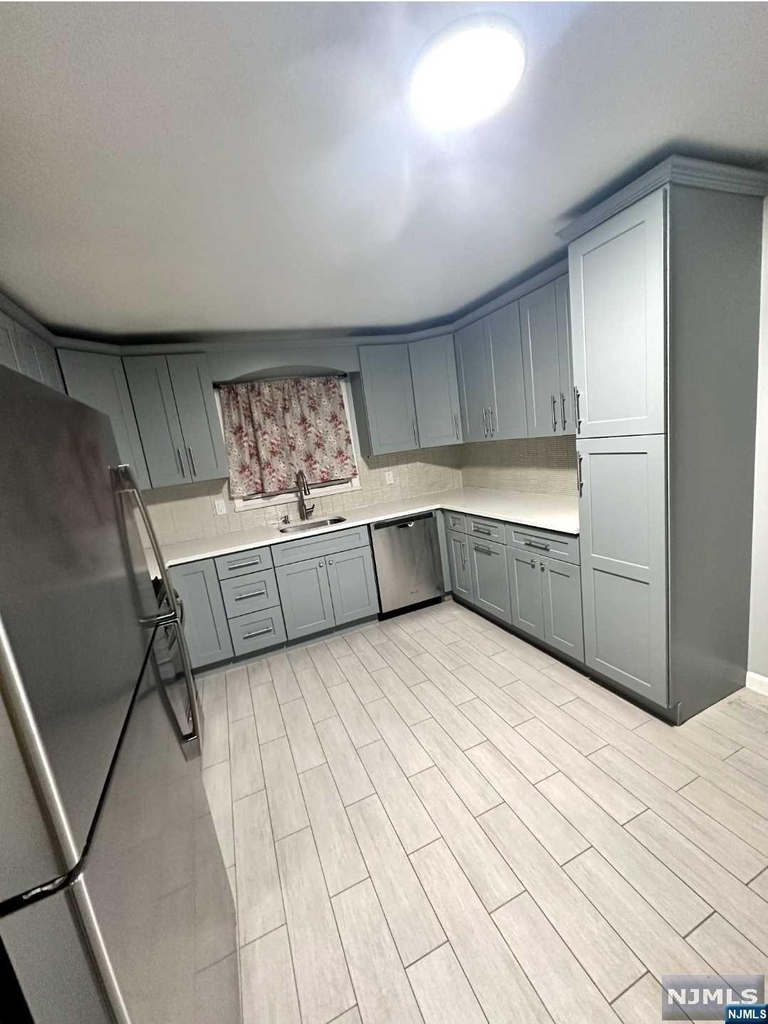 70 Harrison - Photo 2