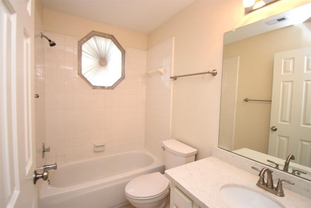 1822 Diamond Brook Drive - Photo 4