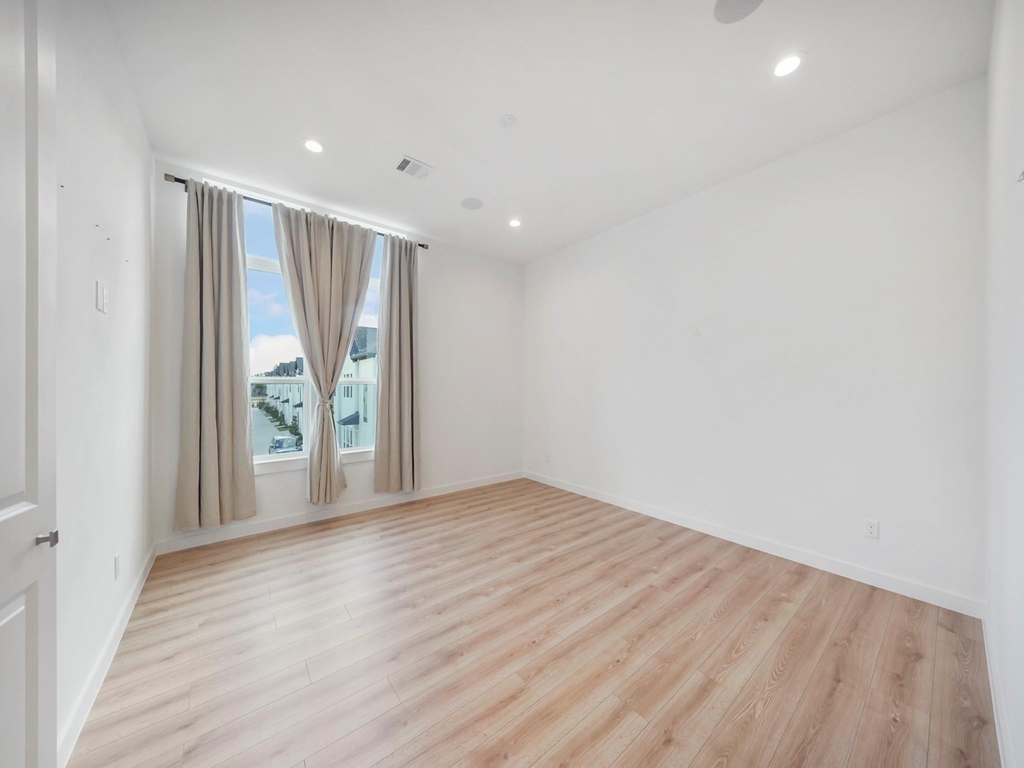 8934 Knoll Villas Street - Photo 11
