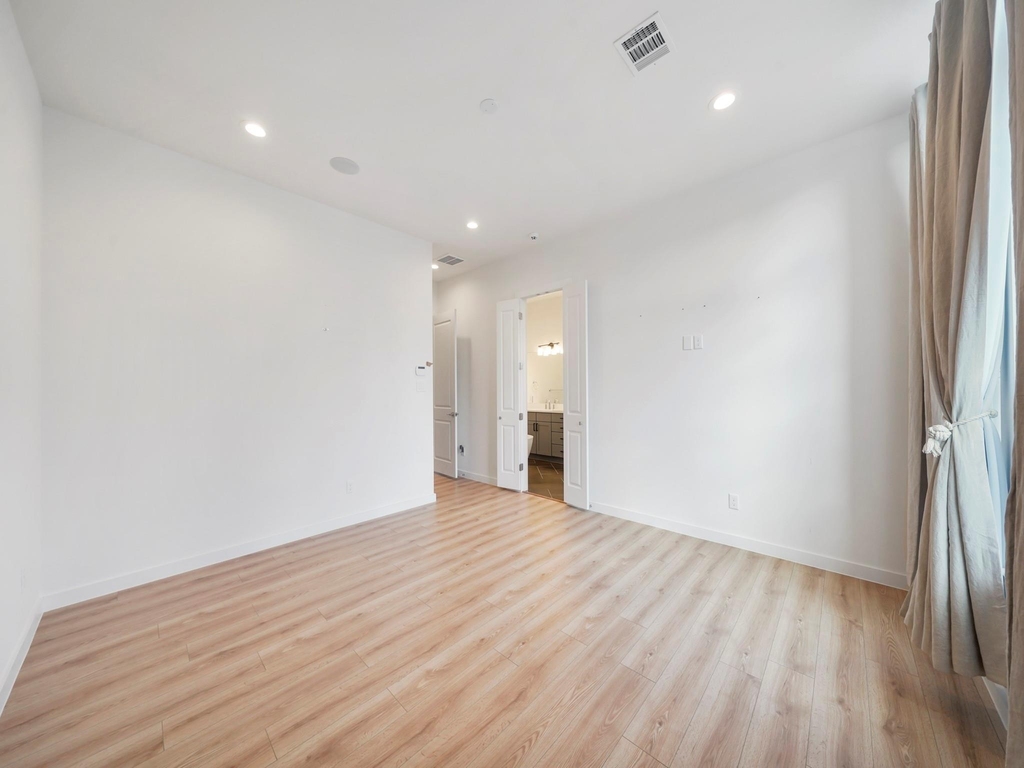 8934 Knoll Villas Street - Photo 12