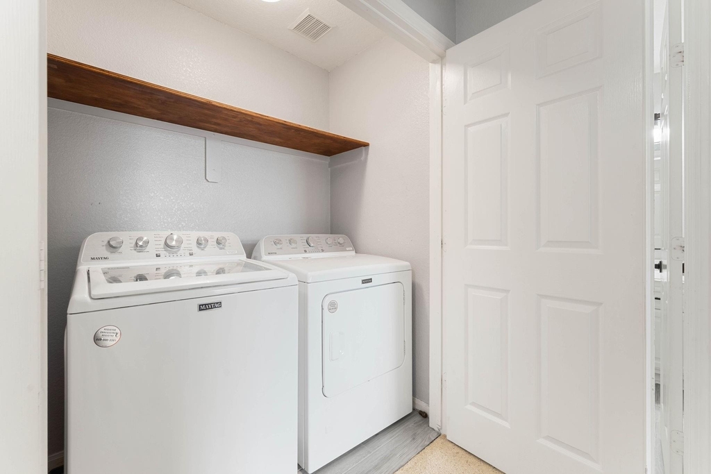 8026 Loyel Pointe Drive - Photo 19
