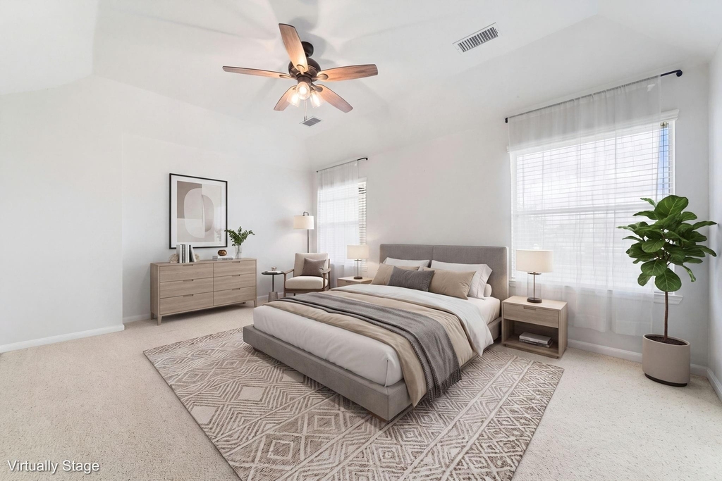 8026 Loyel Pointe Drive - Photo 12