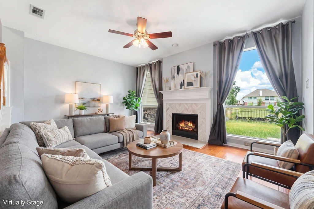 8026 Loyel Pointe Drive - Photo 3