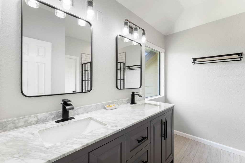 8026 Loyel Pointe Drive - Photo 13