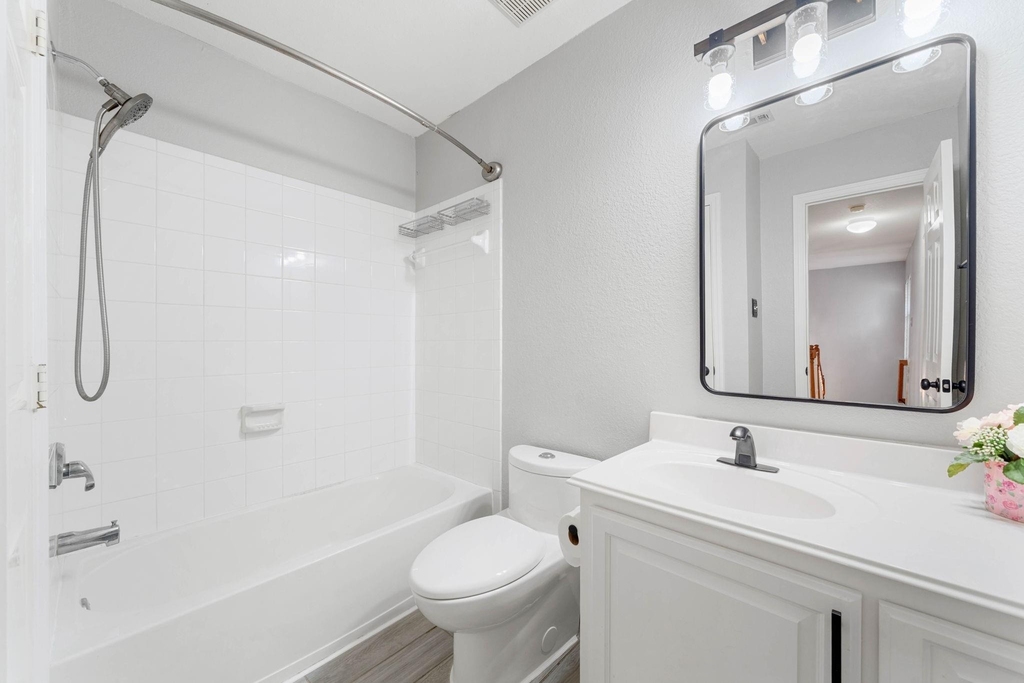 8026 Loyel Pointe Drive - Photo 18