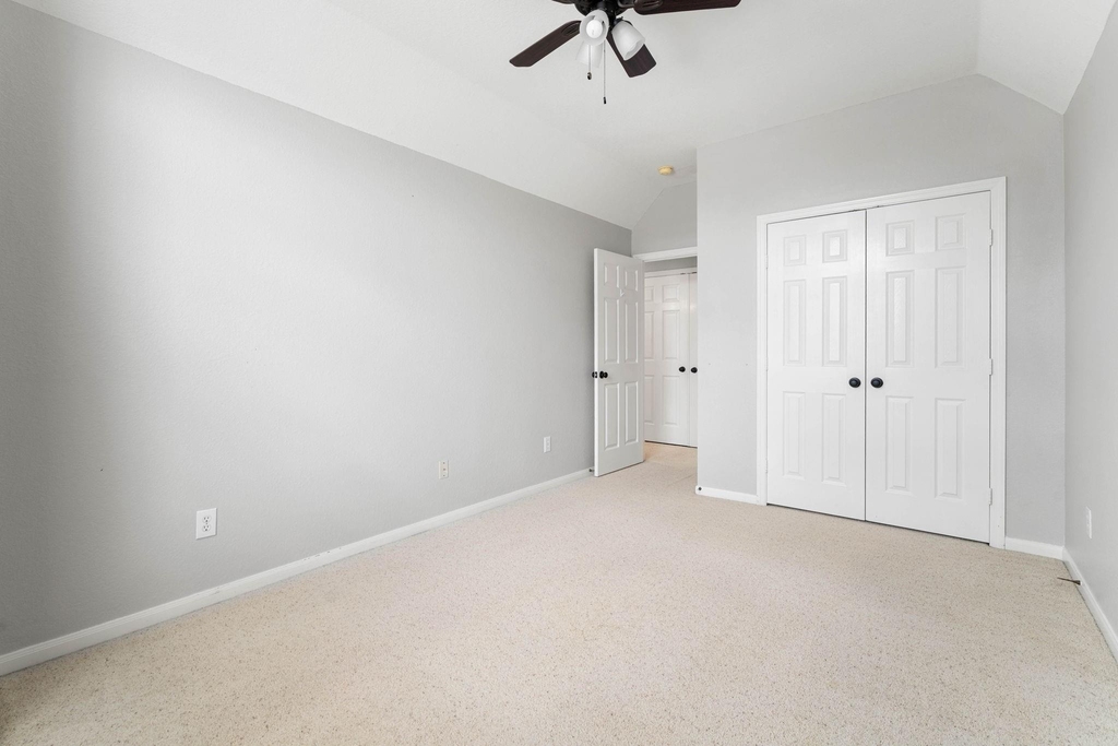 8026 Loyel Pointe Drive - Photo 16