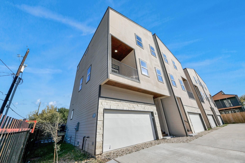 1216 E 34th Street - Photo 3