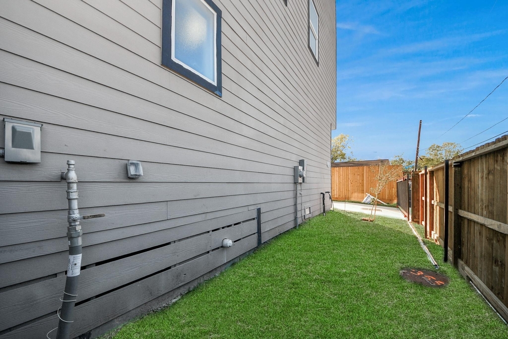 1216 E 34th Street - Photo 4