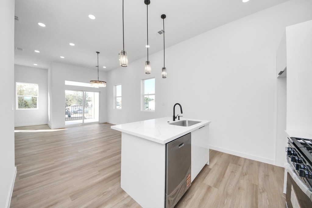 1216 E 34th Street - Photo 20
