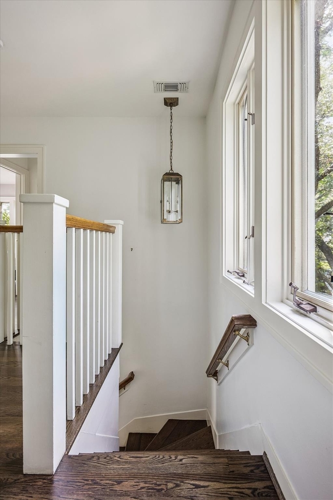 2121 Bolsover Street - Photo 19
