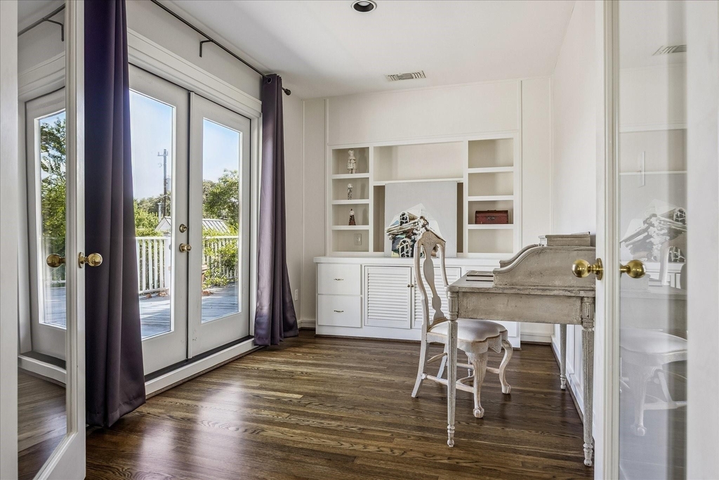 2121 Bolsover Street - Photo 25