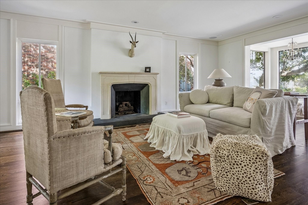 2121 Bolsover Street - Photo 2