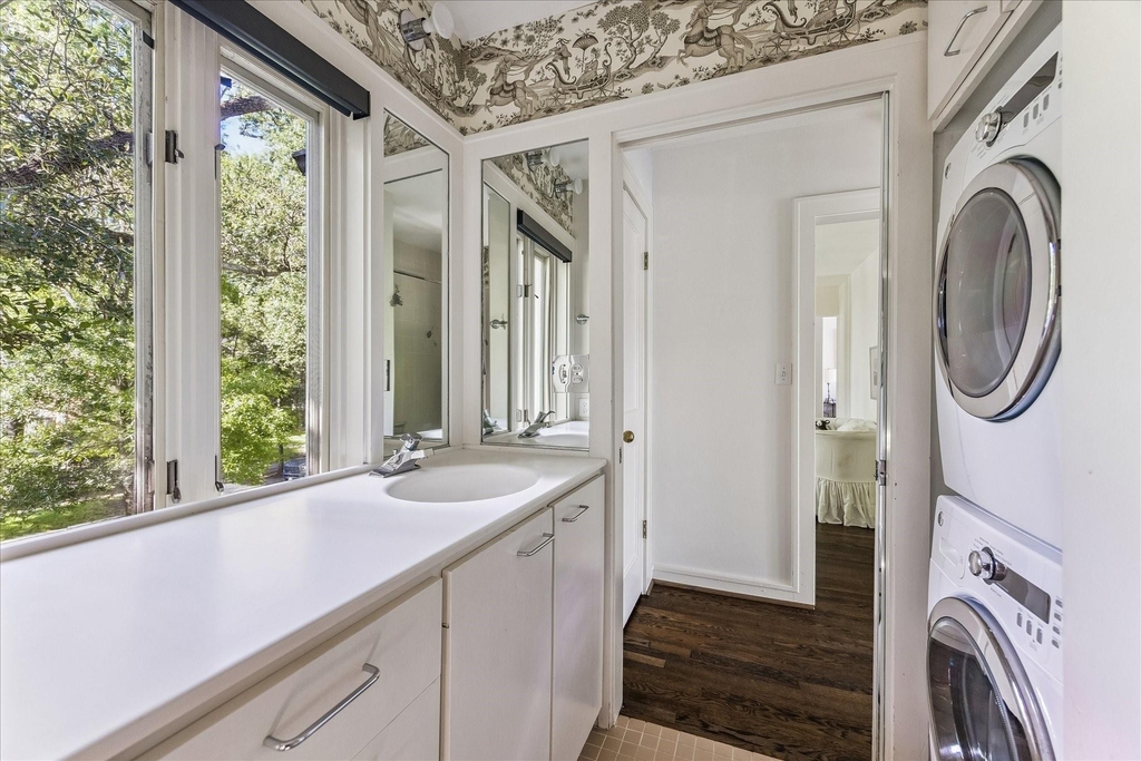 2121 Bolsover Street - Photo 33