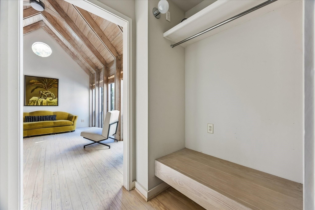 2121 Bolsover Street - Photo 35