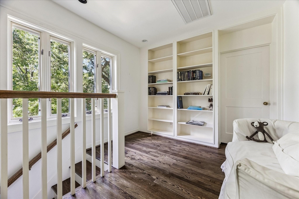 2121 Bolsover Street - Photo 21