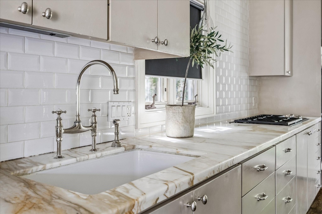 2121 Bolsover Street - Photo 15