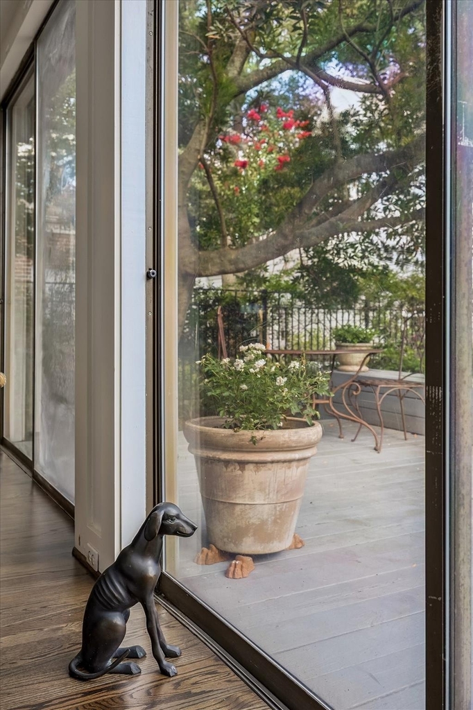 2121 Bolsover Street - Photo 8