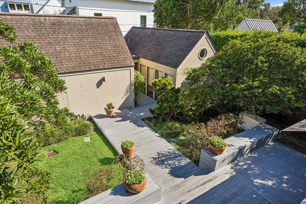 2121 Bolsover Street - Photo 39
